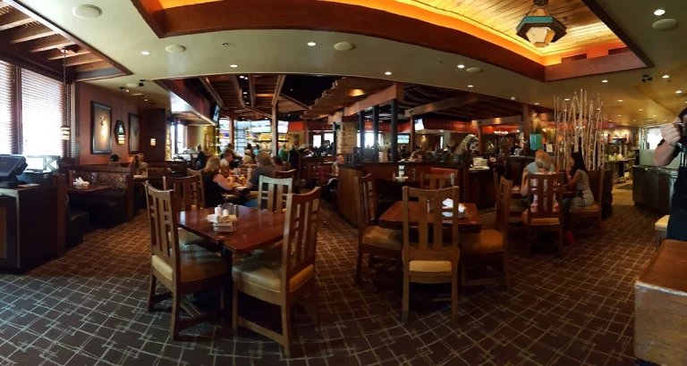 Lazy Dog Restaurant & Bar, a dog-friendly bar in Temecula, California