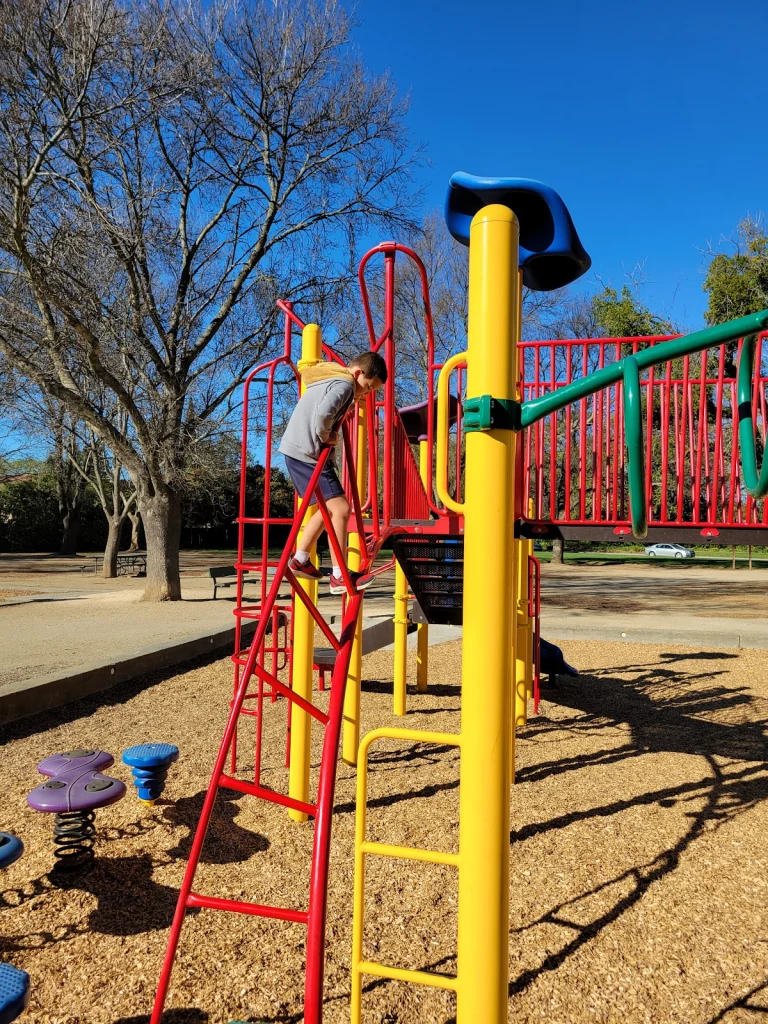 Little Oak Park, a dog-friendly park in Vacaville, California