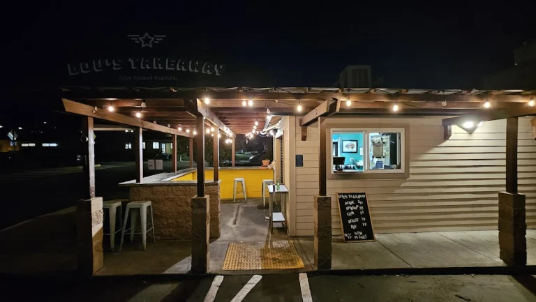 Lou's Takeaway, a dog-friendly restaurant in San Rafael, California