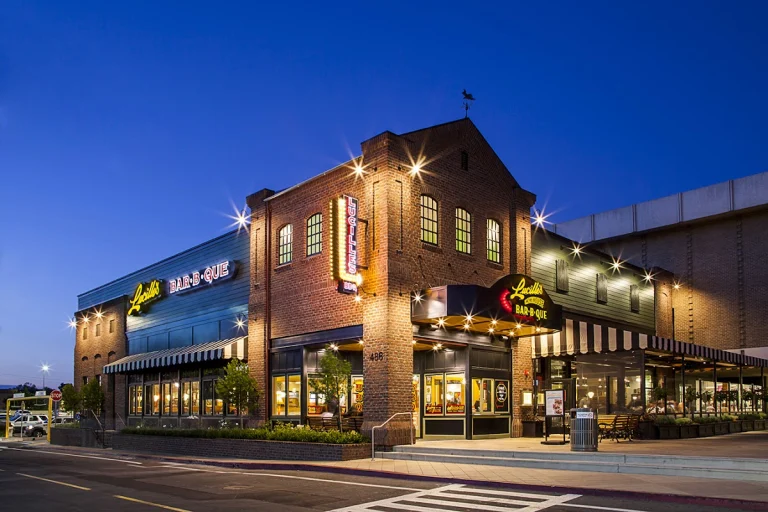 Lucille's Smokehouse BBQ, a dog-friendly restaurant in Concord, California