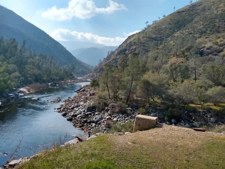 Merced River/ North Fork Trailhead
