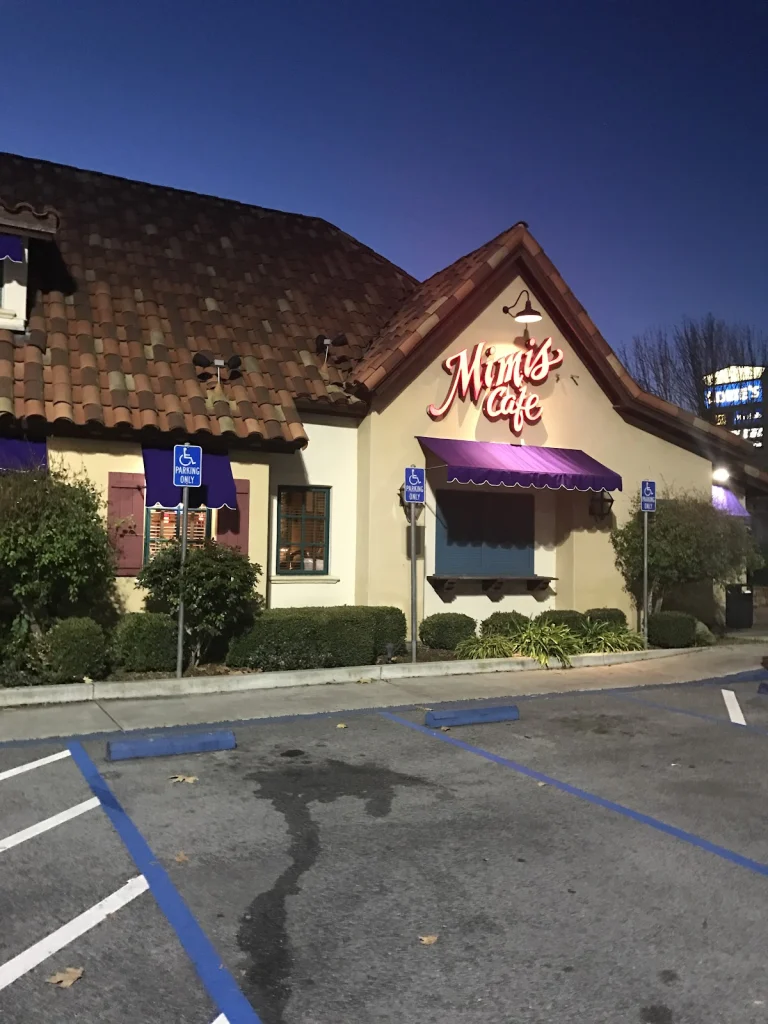 Mimi's Cafe, a dog-friendly restaurant in Gilroy, California