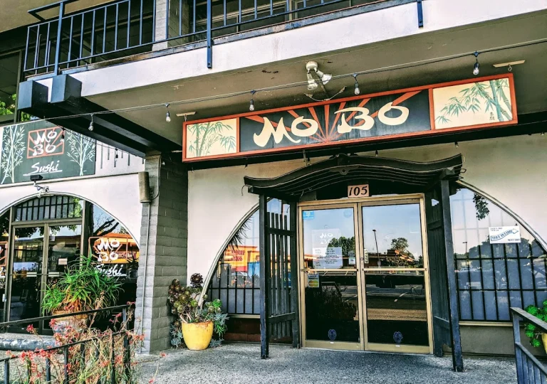Mobo Sushi, a dog-friendly restaurant in Santa Cruz, California
