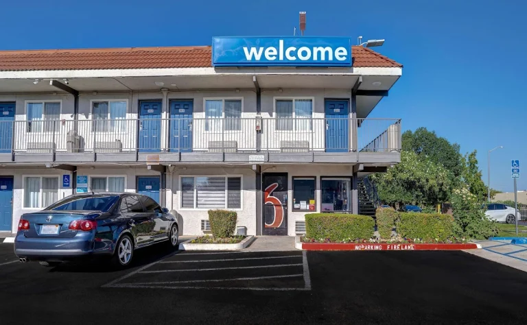 Motel 6 Rancho Cordova East, a dog-friendly hotel in Rancho Cordova, California