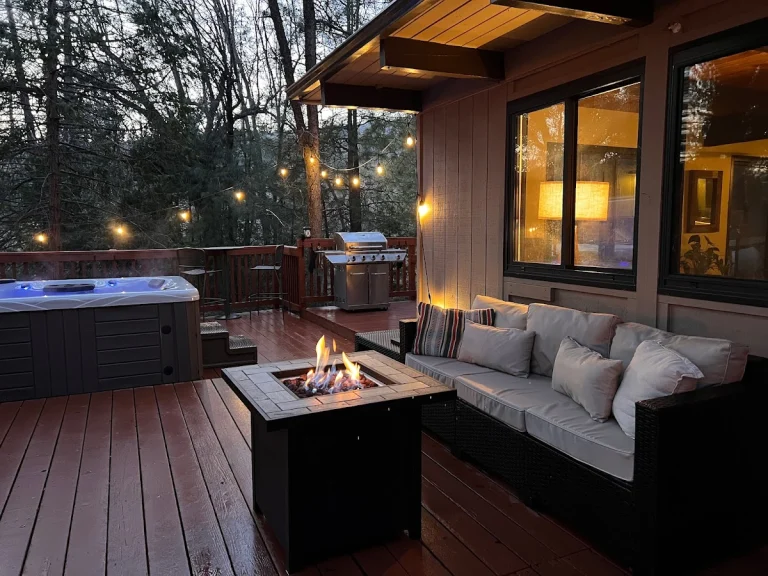 Oak Haven Cabin, a dog-friendly hotel in Mariposa, California