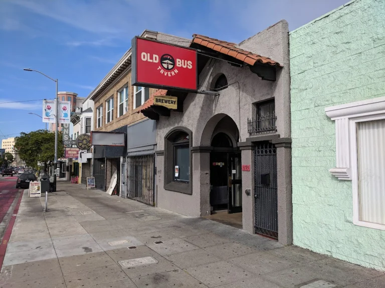 Old Bus Tavern, a dog-friendly restaurant in San Francisco, California