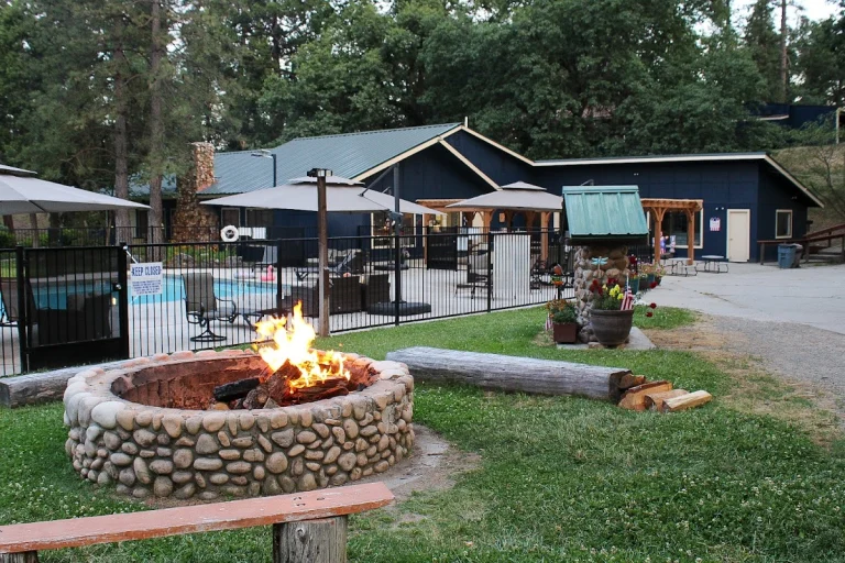 Outdoorsy Yosemite, a dog-friendly hotel in Bass Lake, California
