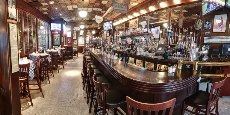 Perry's, a dog-friendly restaurant in San Francisco, California