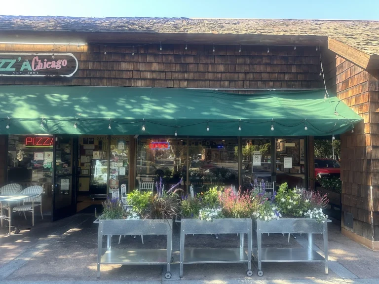 Pizz’A Chicago, a dog-friendly restaurant in Santa Clara, California