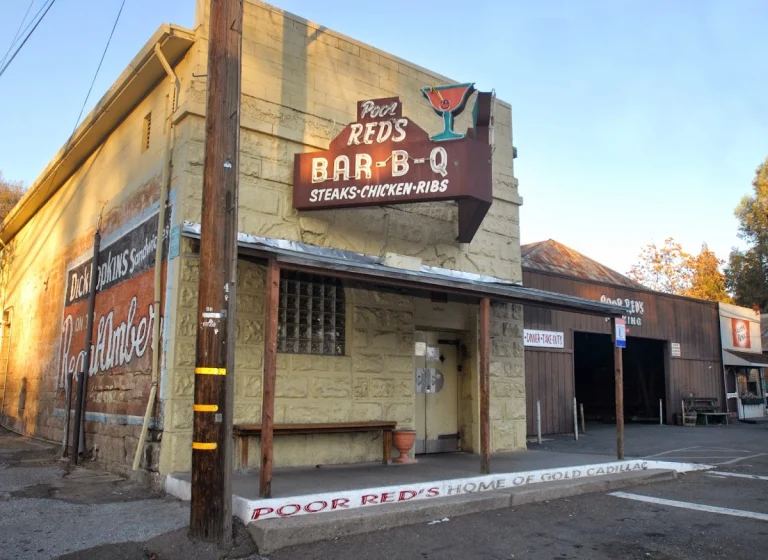 Poor Red’s BBQ, a dog-friendly restaurant in El Dorado, California