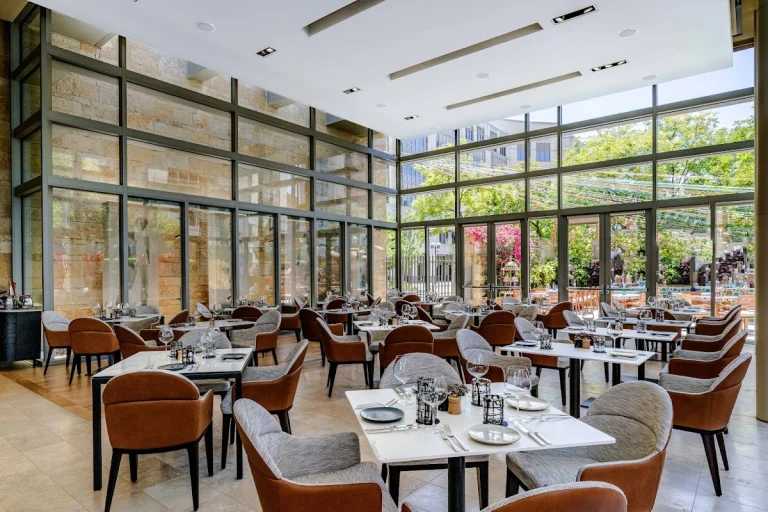 Quattro Restaurant and Bar, a dog-friendly restaurant in Palo Alto, California