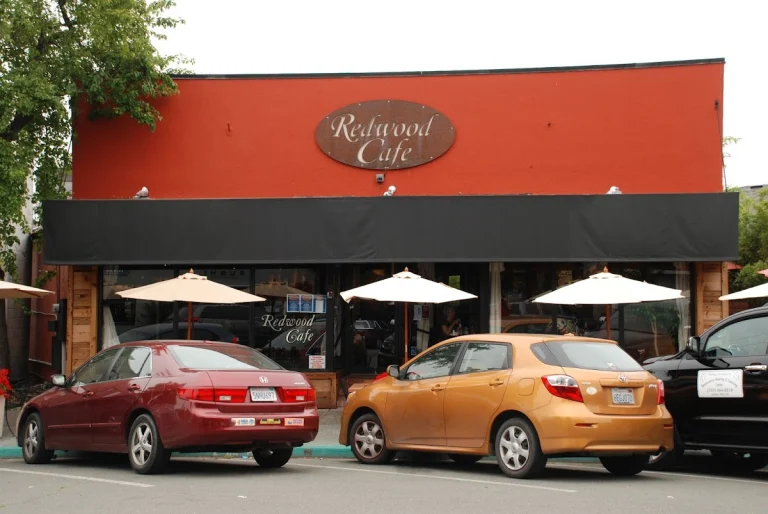 Redwood Cafe, a dog-friendly restaurant in Cotati, California
