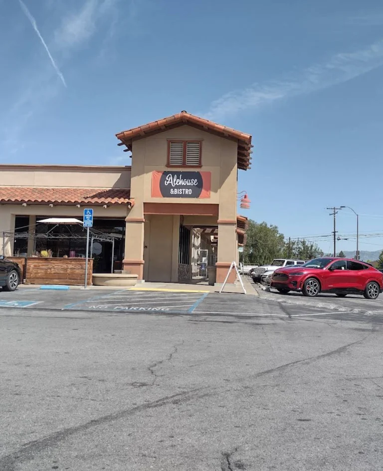 RELISH Kitchen + Drink, a dog-friendly restaurant in Gilroy, California