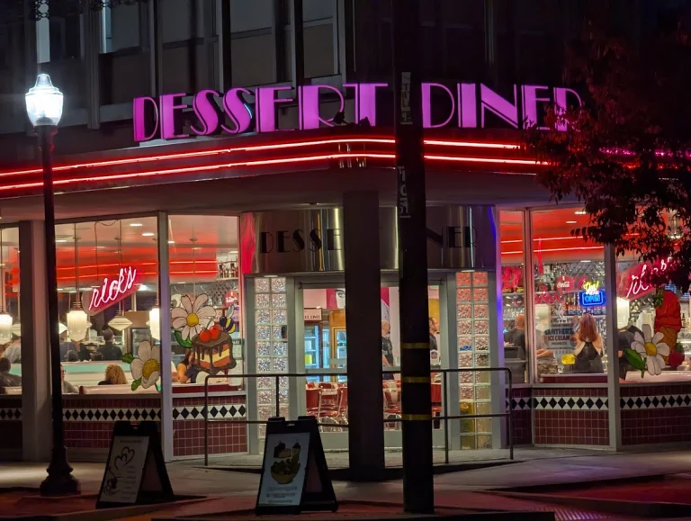 Rick's Dessert Diner, a dog-friendly restaurant in Sacramento, California