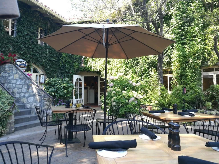 Roadhouse WIne Bar