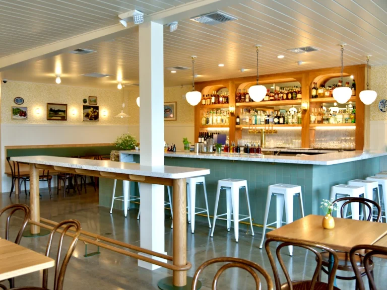 Selland's - H Street, a dog-friendly restaurant in Sacramento, California