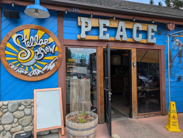 Stellar Brew and Natural Cafe, a dog-friendly restaurant in Mammoth Lakes, California