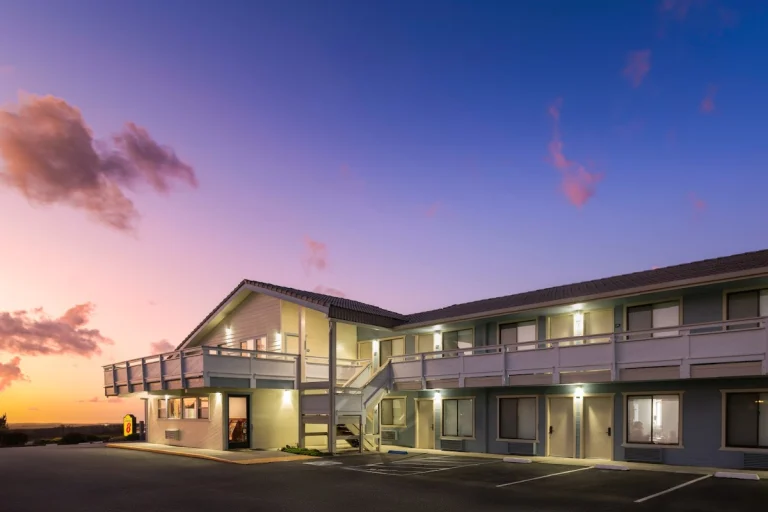 Super 8 by Wyndham Fort Bragg, a dog-friendly hotel in Fort Bragg, California