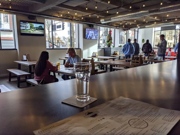 Tam Commons Taproom & Kitchen, a dog-friendly restaurant in San Rafael, California