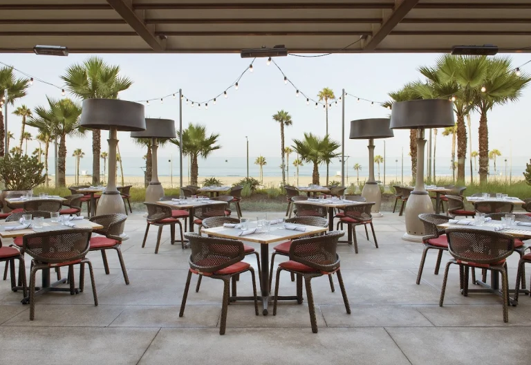 Tanner's Restaurant, a dog-friendly restaurant in Huntington Beach, California