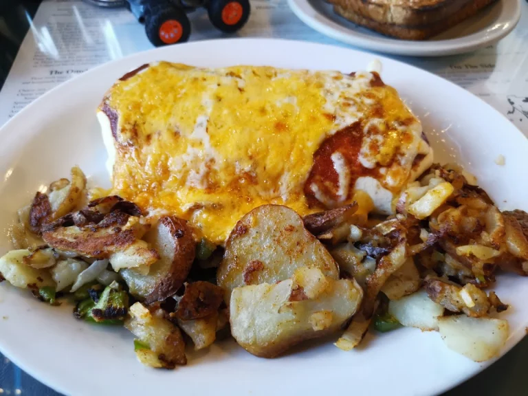 The Breakfast Club, a dog-friendly restaurant in Mammoth Lakes, California
