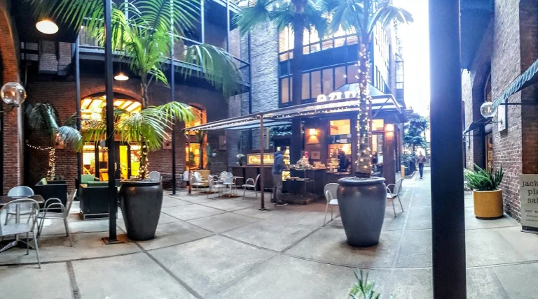 The Jackson Place Cafe, a dog-friendly restaurant in San Francisco, California