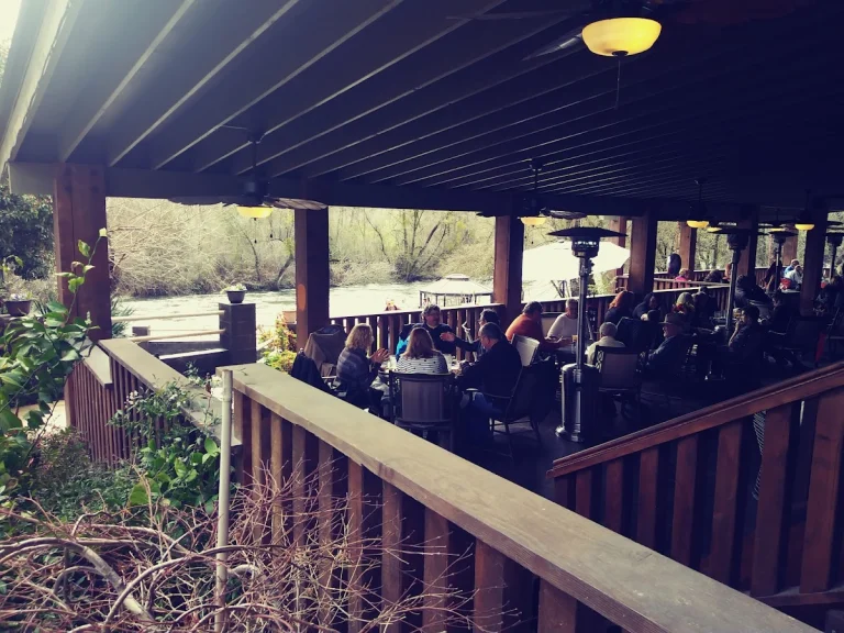 The River's Edge, a dog-friendly restaurant in Oakdale, California