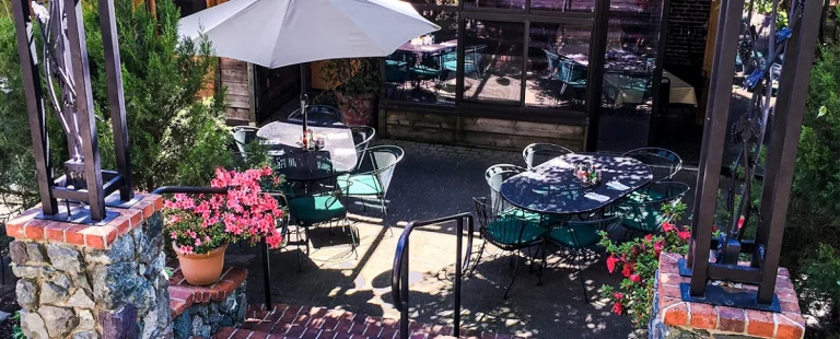 Tofanelli’s Gold Country, a dog-friendly restaurant in Grass Valley, California