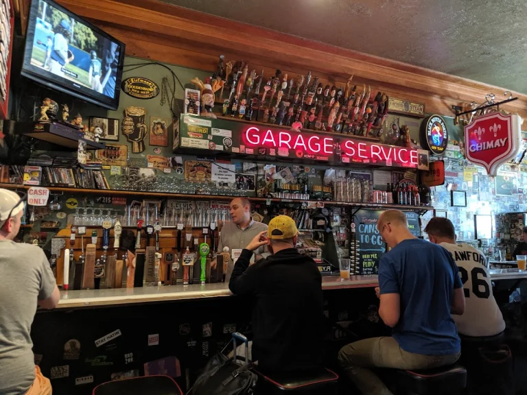 Toronado Pub, a dog-friendly bar in San Francisco, California