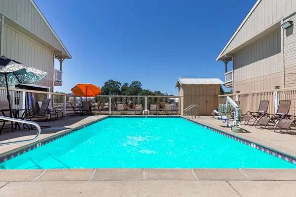 Travelodge Angels Camp CA, a dog-friendly hotel in Angels Camp, California