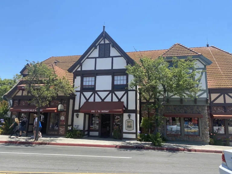 Unique Bowtique & Barkery, a dog-friendly pet supply store in Solvang, California