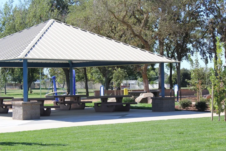 White Rock Community Park, a dog-friendly hiking trail in Rancho Cordova, California