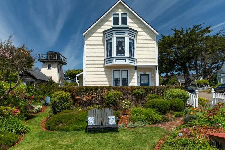 Headlands Inn